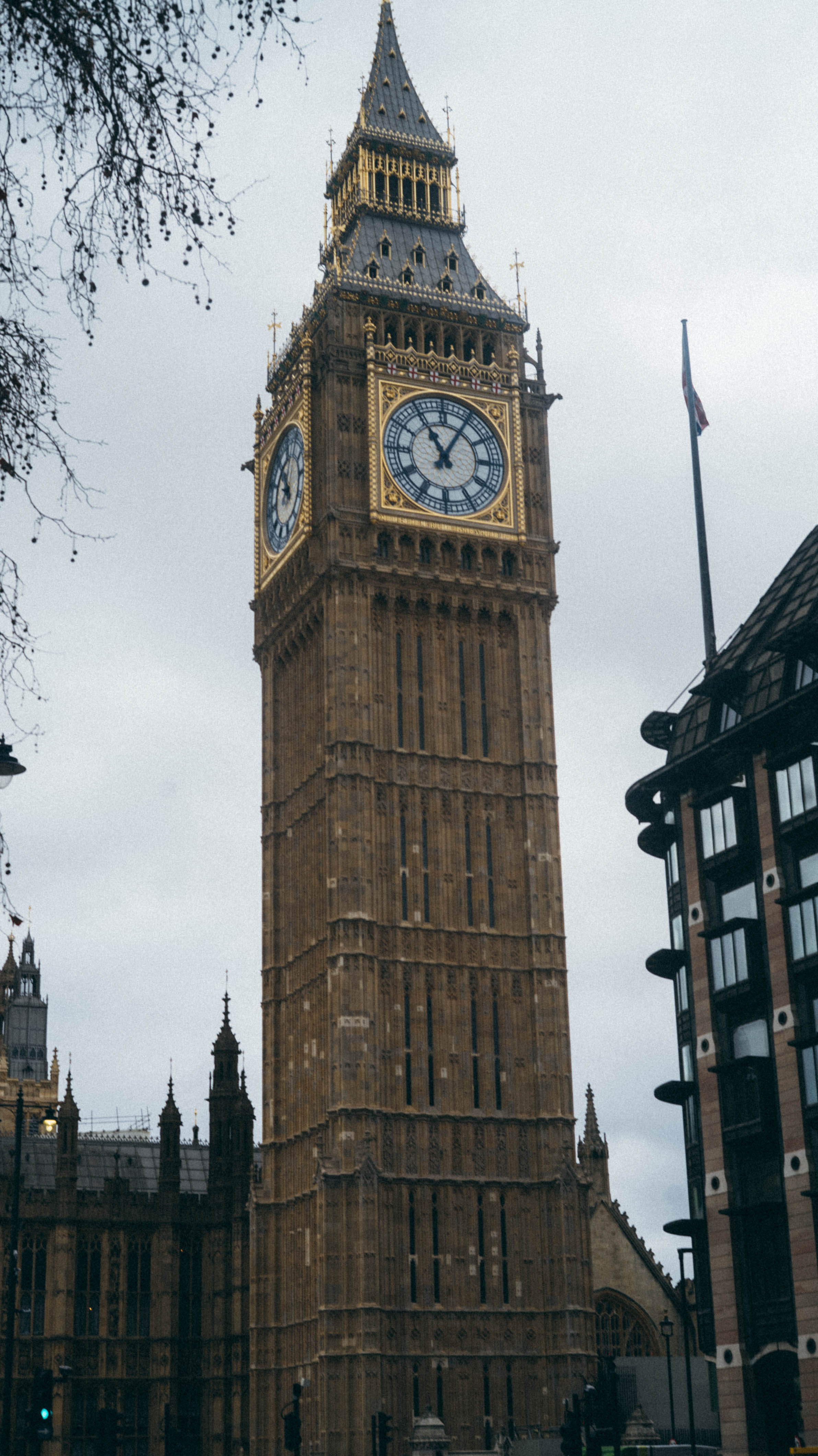 London — 02